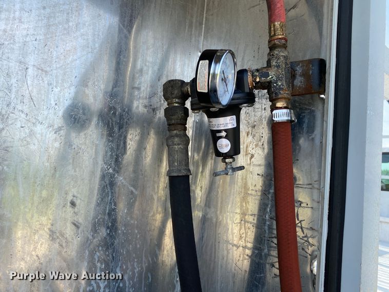 image for item JU9225 2005 Ford F650 Super Duty XL  flatbed truck