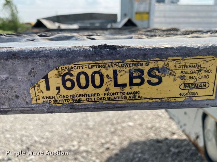 image for item JU9225 2005 Ford F650 Super Duty XL  flatbed truck