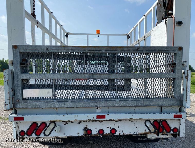 image for item JU9225 2005 Ford F650 Super Duty XL  flatbed truck