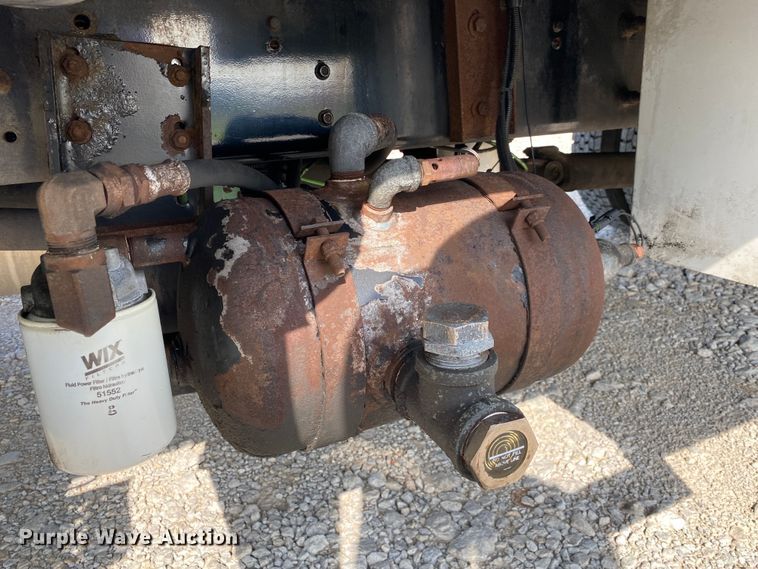 image for item JU9225 2005 Ford F650 Super Duty XL  flatbed truck