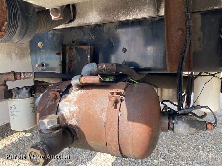 image for item JU9225 2005 Ford F650 Super Duty XL  flatbed truck