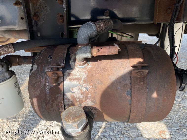 image for item JU9225 2005 Ford F650 Super Duty XL  flatbed truck