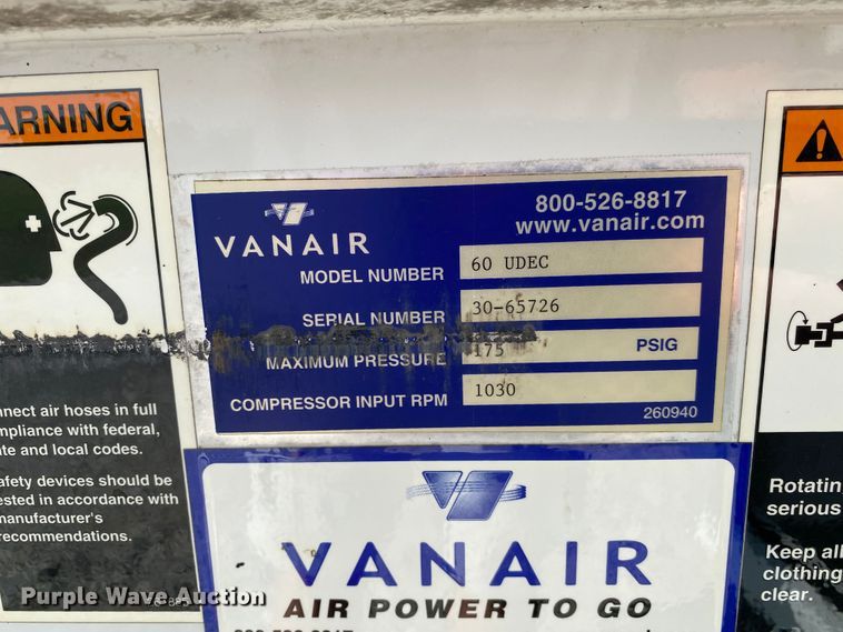 image for item JU9225 2005 Ford F650 Super Duty XL  flatbed truck