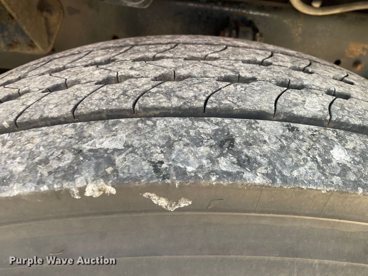 image for item JU9225 2005 Ford F650 Super Duty XL  flatbed truck