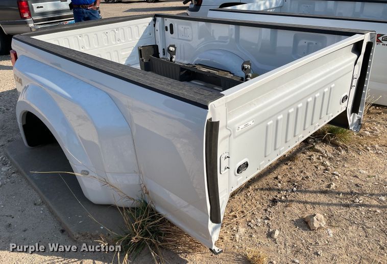 image for item JX9825 Ford F350  pickup truck bed