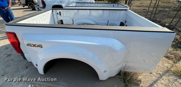 image for item JX9825 Ford F350  pickup truck bed