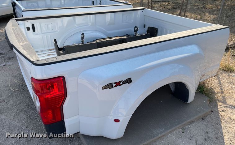 image for item JX9825 Ford F350  pickup truck bed