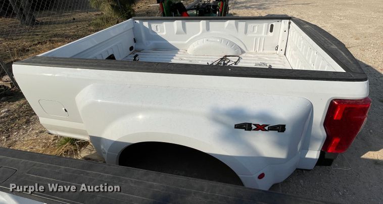 image for item JX9825 Ford F350  pickup truck bed