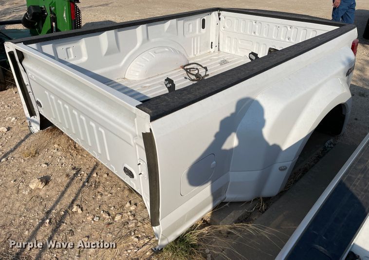 image for item JX9825 Ford F350  pickup truck bed