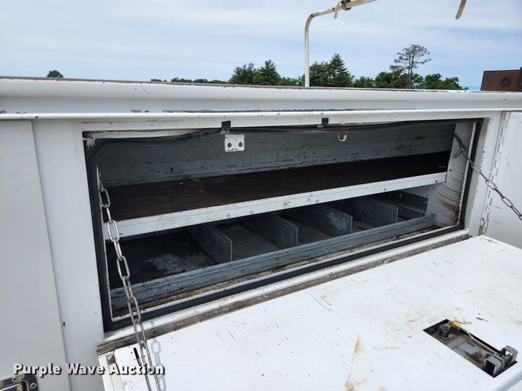 image for item KC9962 2006 Ford F350 Super Duty XL  utility bed pickup truck