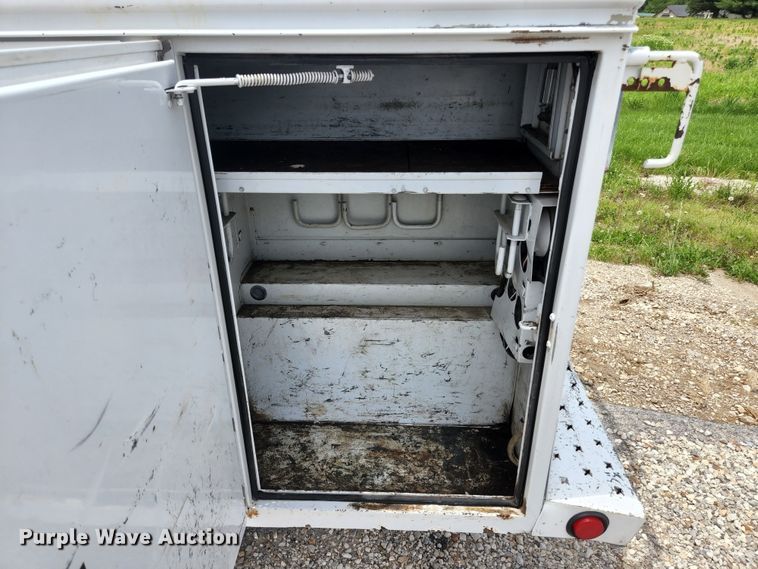 image for item KC9962 2006 Ford F350 Super Duty XL  utility bed pickup truck