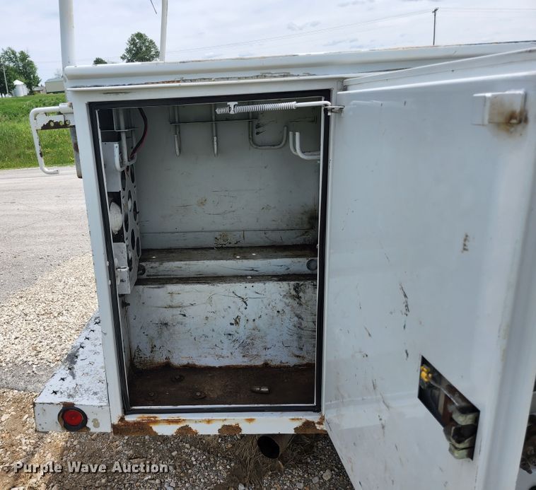 image for item KC9962 2006 Ford F350 Super Duty XL  utility bed pickup truck