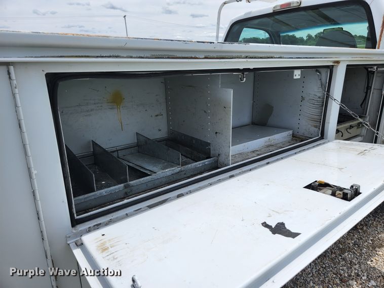 image for item KC9962 2006 Ford F350 Super Duty XL  utility bed pickup truck