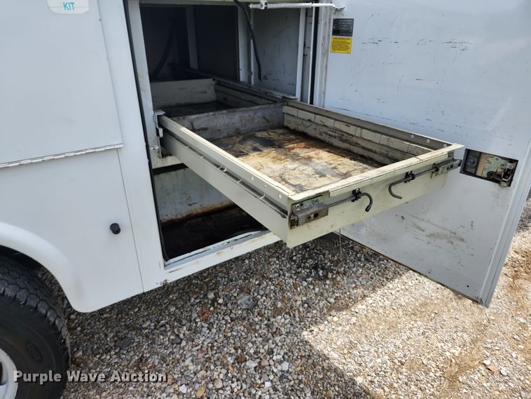 image for item KC9962 2006 Ford F350 Super Duty XL  utility bed pickup truck