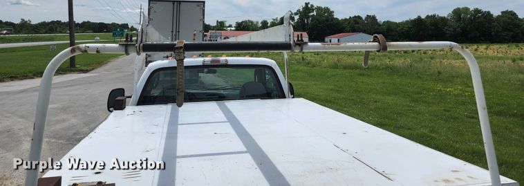 image for item KC9962 2006 Ford F350 Super Duty XL  utility bed pickup truck