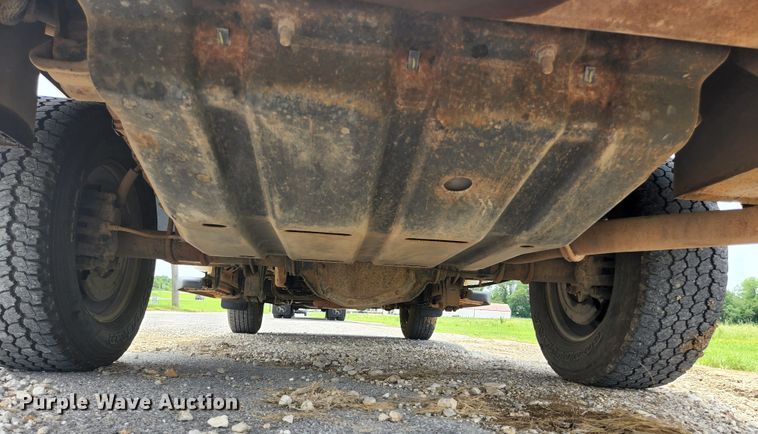 image for item KC9962 2006 Ford F350 Super Duty XL  utility bed pickup truck