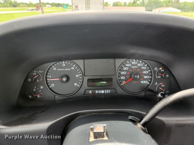 image for item KC9962 2006 Ford F350 Super Duty XL  utility bed pickup truck