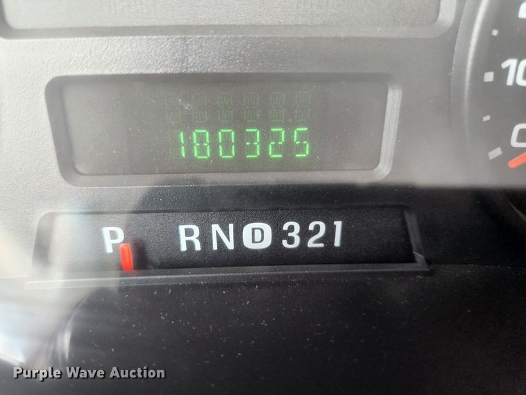 image for item KC9962 2006 Ford F350 Super Duty XL  utility bed pickup truck