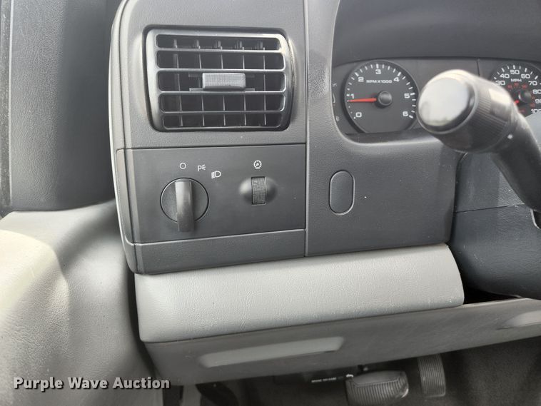 image for item KC9962 2006 Ford F350 Super Duty XL  utility bed pickup truck