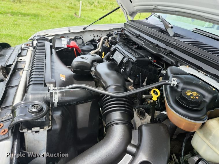 image for item KC9962 2006 Ford F350 Super Duty XL  utility bed pickup truck