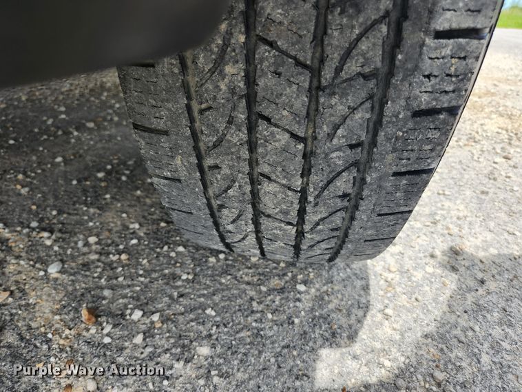 image for item KC9962 2006 Ford F350 Super Duty XL  utility bed pickup truck