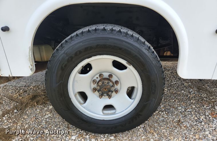 image for item KC9962 2006 Ford F350 Super Duty XL  utility bed pickup truck