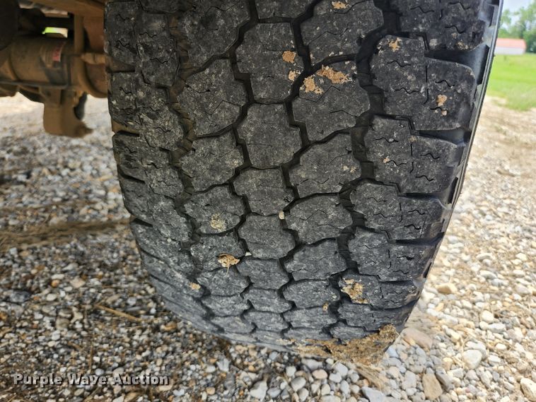 image for item KC9962 2006 Ford F350 Super Duty XL  utility bed pickup truck