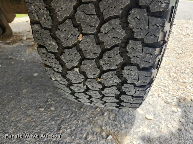 image for item KC9962 2006 Ford F350 Super Duty XL  utility bed pickup truck