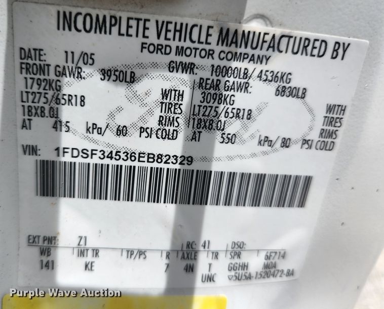 image for item KC9962 2006 Ford F350 Super Duty XL  utility bed pickup truck