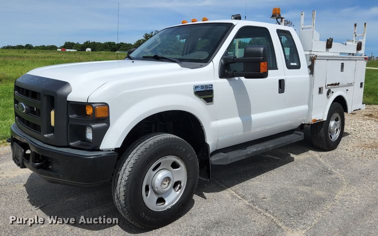 image for item KC9971 2008 Ford F350 Super Duty  SuperCab utility bed pickup truck