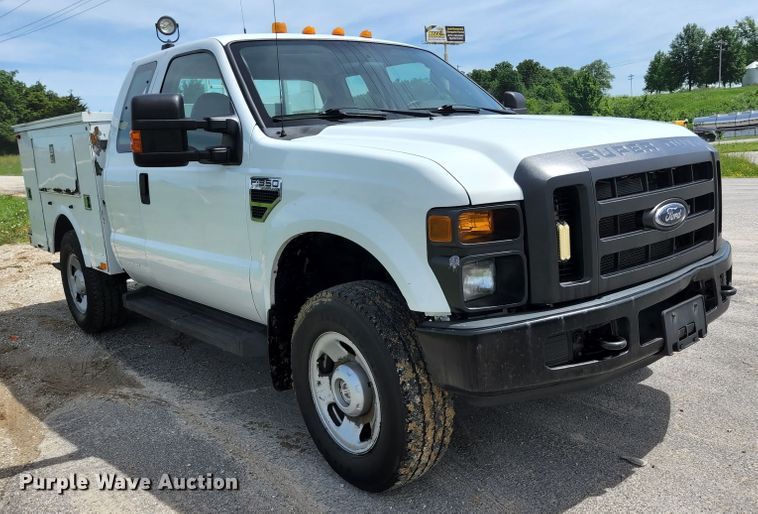 image for item KC9971 2008 Ford F350 Super Duty  SuperCab utility bed pickup truck