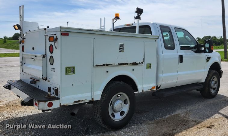 image for item KC9971 2008 Ford F350 Super Duty  SuperCab utility bed pickup truck