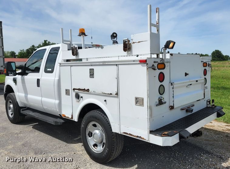 image for item KC9971 2008 Ford F350 Super Duty  SuperCab utility bed pickup truck