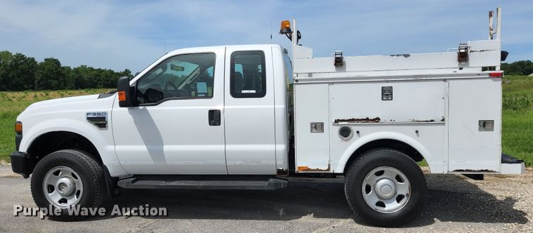 image for item KC9971 2008 Ford F350 Super Duty  SuperCab utility bed pickup truck