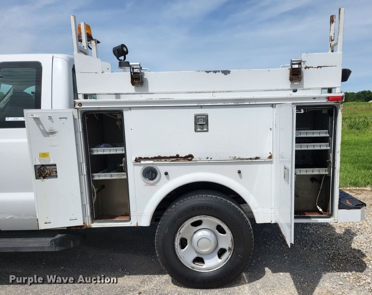 image for item KC9971 2008 Ford F350 Super Duty  SuperCab utility bed pickup truck