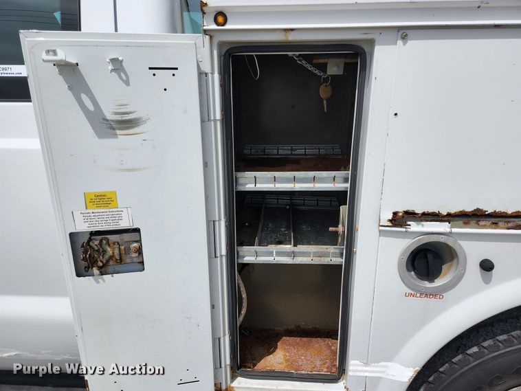 image for item KC9971 2008 Ford F350 Super Duty  SuperCab utility bed pickup truck