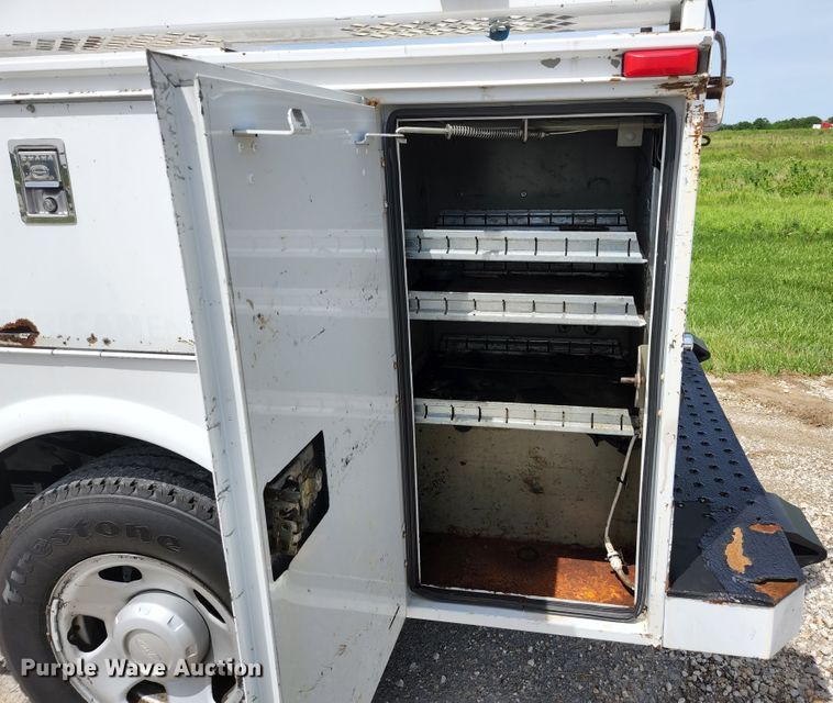 image for item KC9971 2008 Ford F350 Super Duty  SuperCab utility bed pickup truck