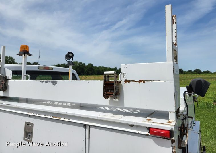 image for item KC9971 2008 Ford F350 Super Duty  SuperCab utility bed pickup truck