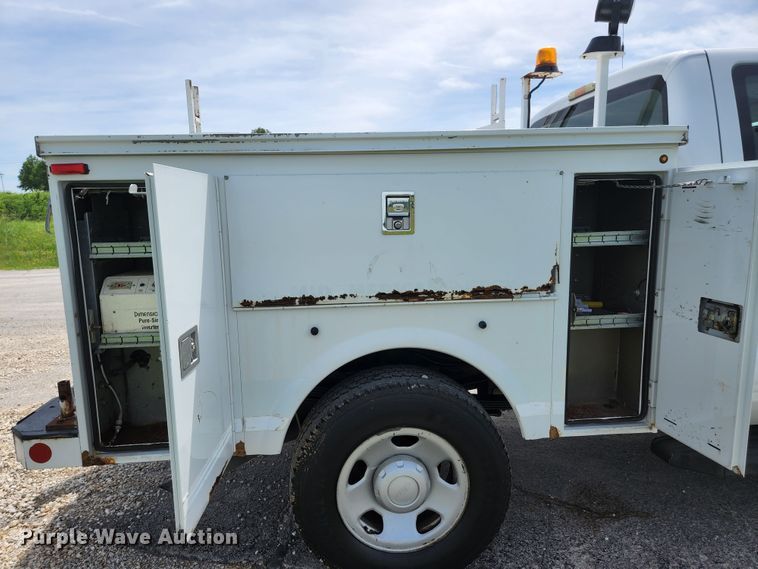 image for item KC9971 2008 Ford F350 Super Duty  SuperCab utility bed pickup truck