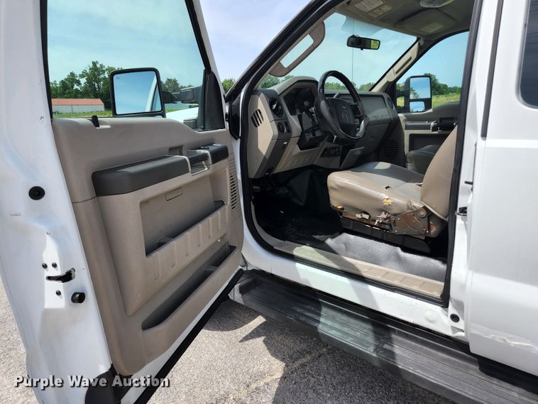 image for item KC9971 2008 Ford F350 Super Duty  SuperCab utility bed pickup truck