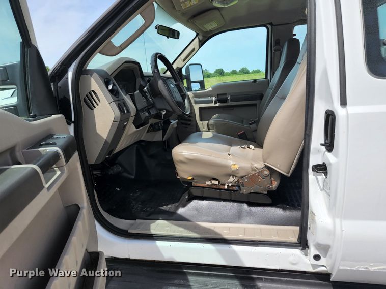 image for item KC9971 2008 Ford F350 Super Duty  SuperCab utility bed pickup truck