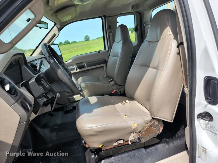 image for item KC9971 2008 Ford F350 Super Duty  SuperCab utility bed pickup truck