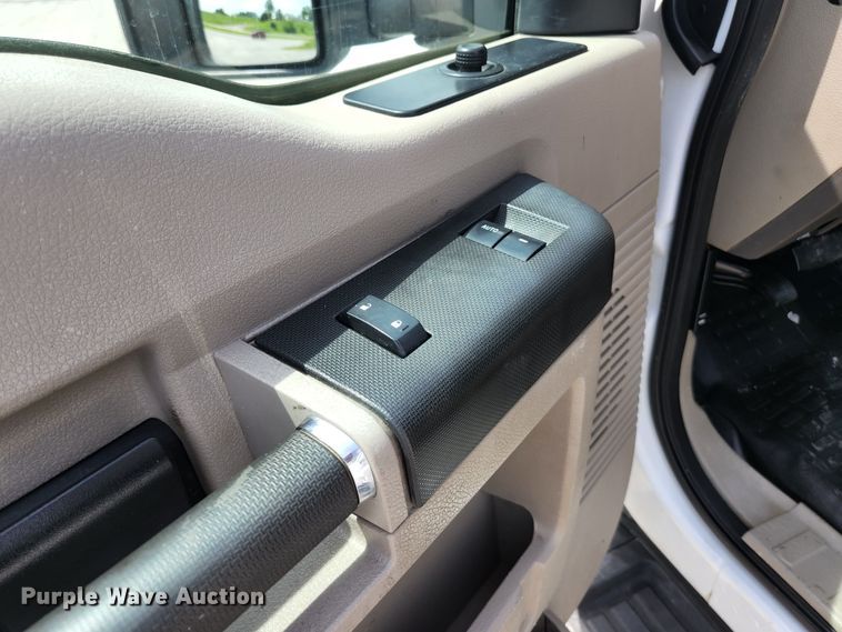 image for item KC9971 2008 Ford F350 Super Duty  SuperCab utility bed pickup truck