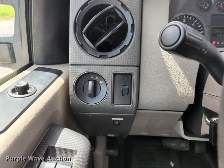 image for item KC9971 2008 Ford F350 Super Duty  SuperCab utility bed pickup truck