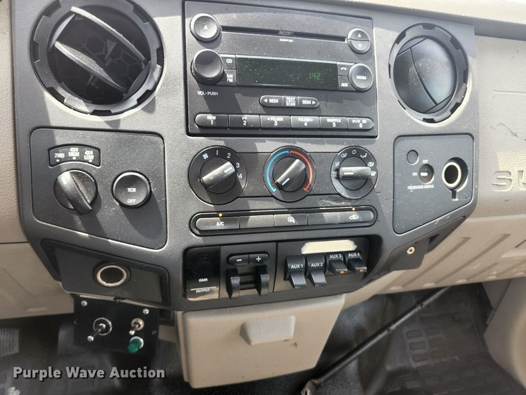 image for item KC9971 2008 Ford F350 Super Duty  SuperCab utility bed pickup truck