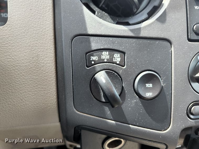 image for item KC9971 2008 Ford F350 Super Duty  SuperCab utility bed pickup truck