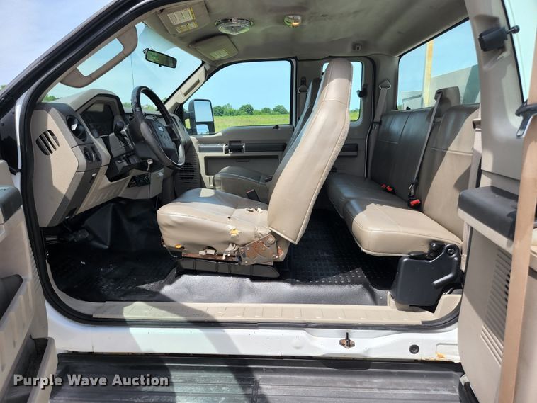 image for item KC9971 2008 Ford F350 Super Duty  SuperCab utility bed pickup truck