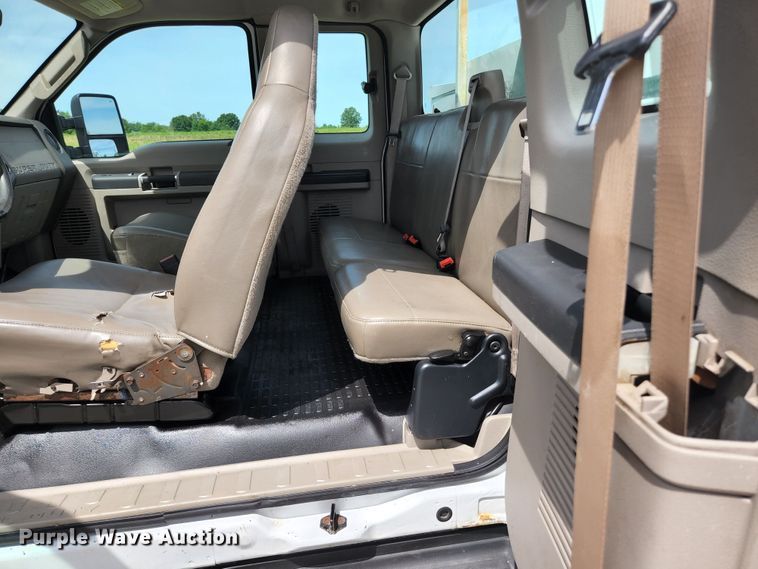 image for item KC9971 2008 Ford F350 Super Duty  SuperCab utility bed pickup truck