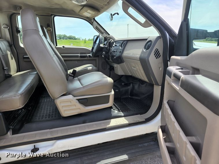 image for item KC9971 2008 Ford F350 Super Duty  SuperCab utility bed pickup truck