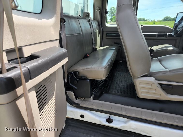 image for item KC9971 2008 Ford F350 Super Duty  SuperCab utility bed pickup truck